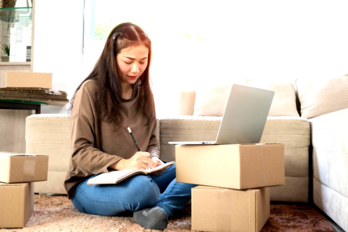 Profesionales trabajando en estrategias digitales